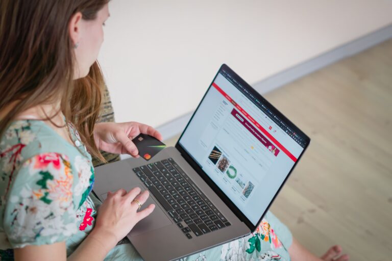 Mastering the E-Commerce Checkout Experience: Frictionless Payments and Conversion Optimization