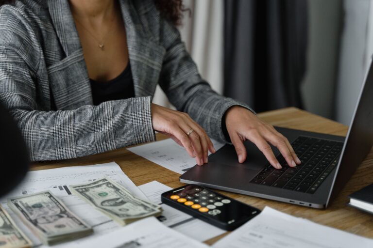 Monetizing the Digital Frontier: A Comprehensive Guide to Building Online Income Streams