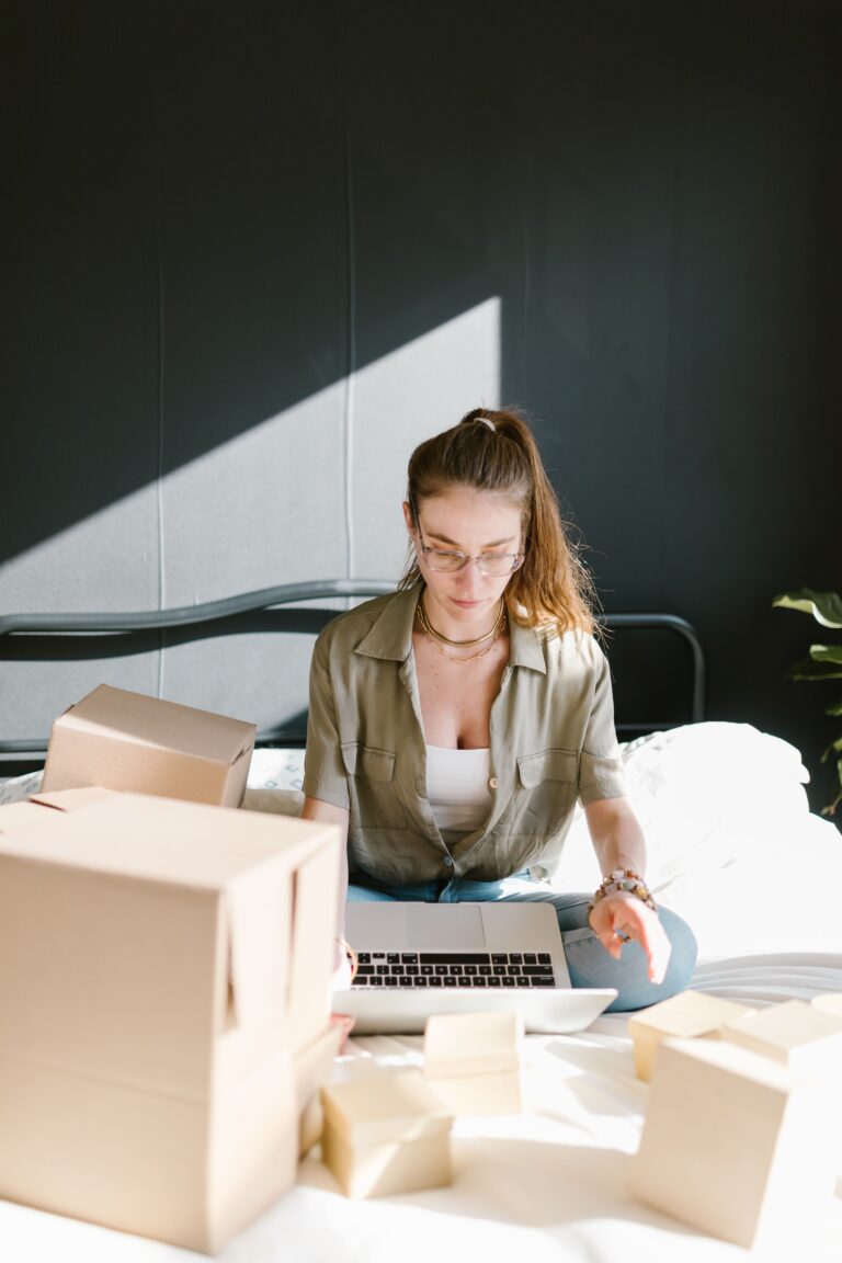 Online Service Business vs. Traditional E-Commerce: Which Business Model is Best?