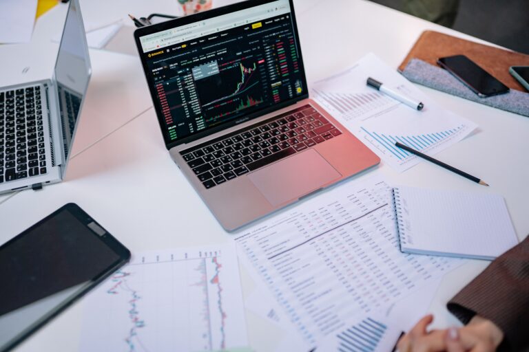 How to Scale an Online Business: 7 Strategies to Double Your Revenue Without Burnout