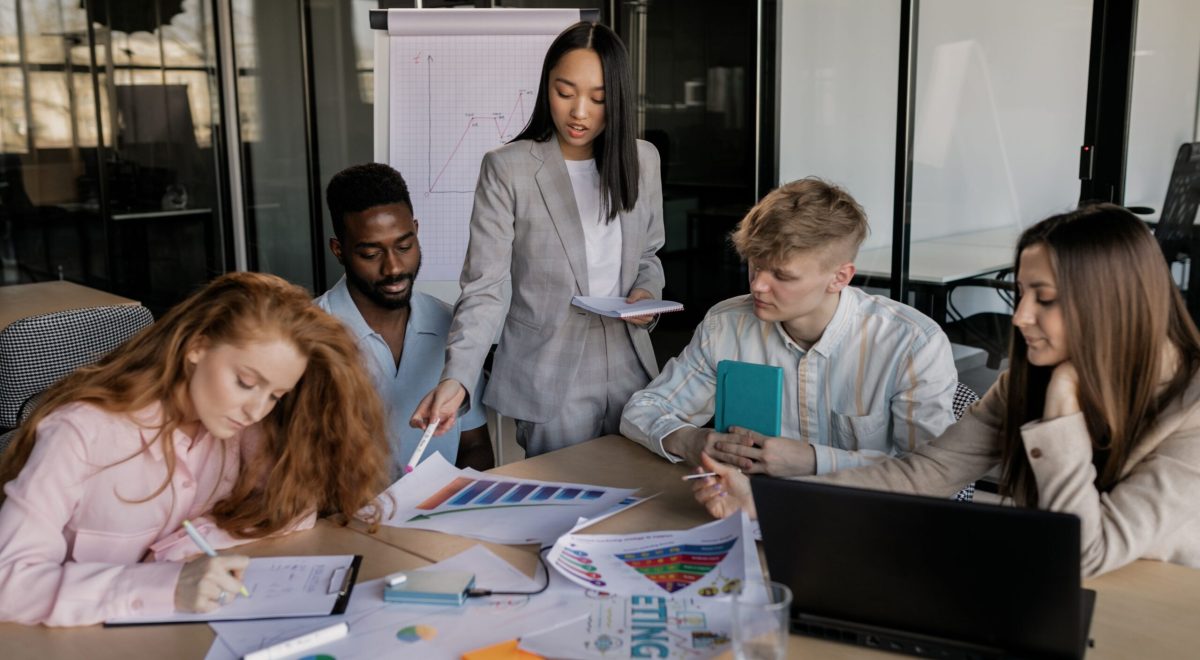 Driving Growth: How Cross-Functional Teams Master Data-Driven Marketing Strategy