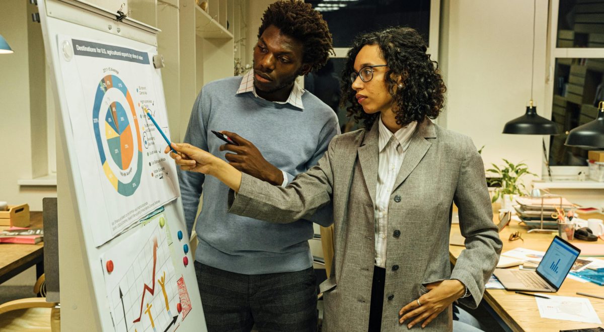 The Agile Scale: A Blueprint for Sustainable Small Business Growth in the Digital Era