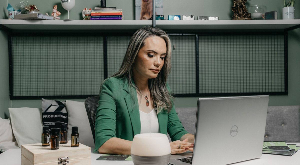 Starting a Low Cost Side Hustle Scaling into Full Time Business