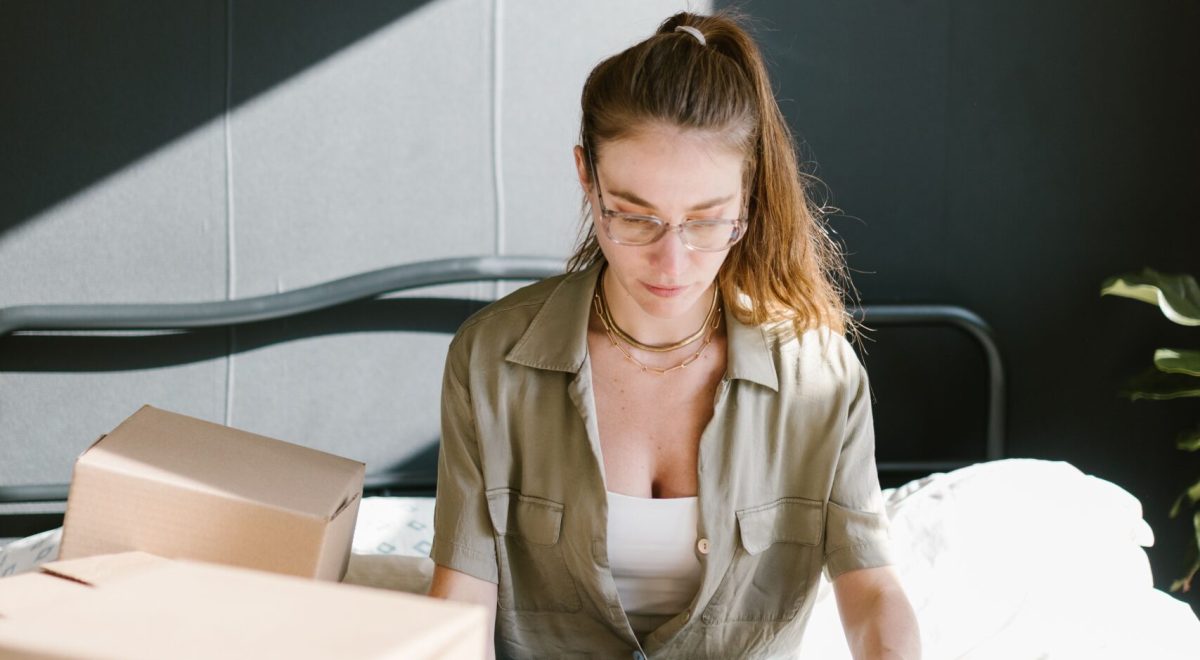 Online Service Business vs. Traditional E-Commerce: Which Business Model is Best?