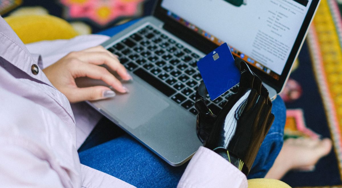 The Role of AI in Modern E-Commerce and Digital Business Growth